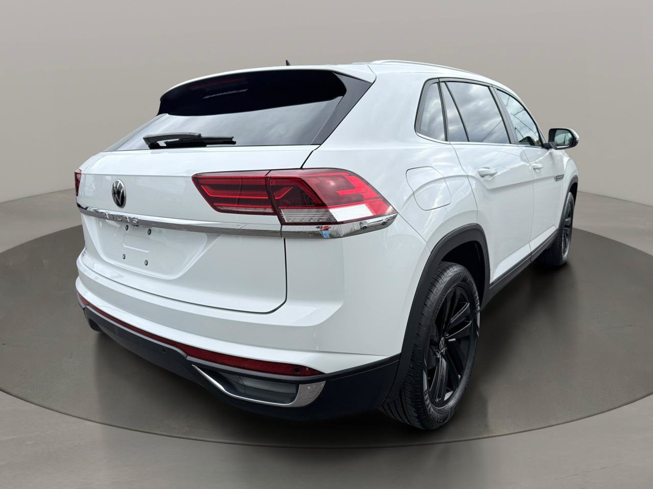 Used 2023 Volkswagen Atlas Cross Sport SE w/ Panoramic Sunroof Package FWD image 8