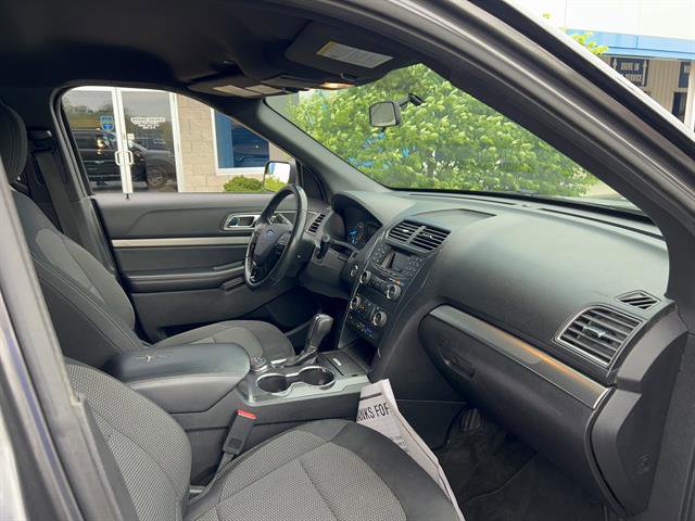 Used 2018 Ford Explorer XLT AWD/4WD image 19