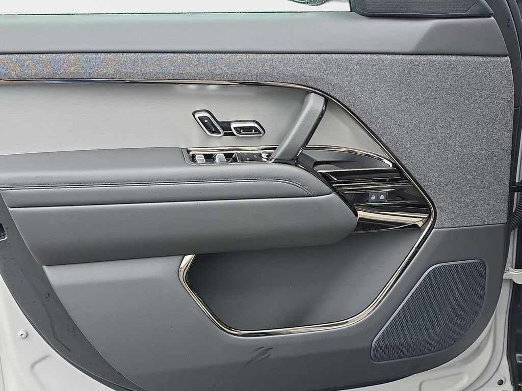 Used 2025 Land Rover Range Rover Sport SE image 31