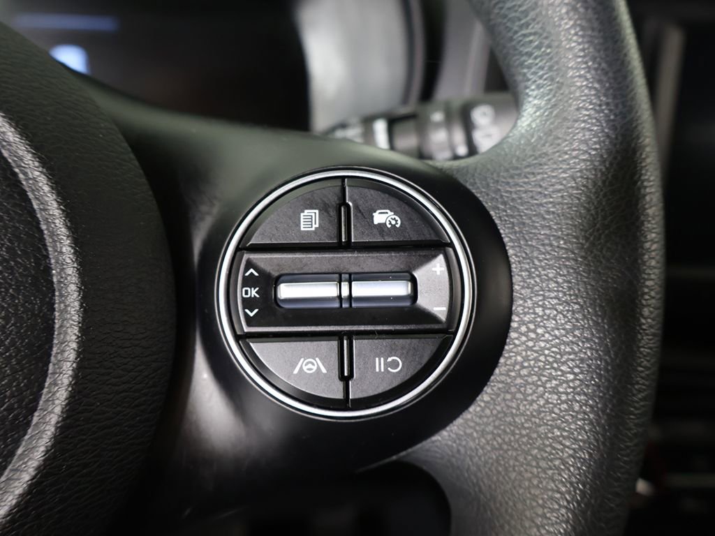 Used 2025 Kia Soul LX w/ LX Technology Package FWD image 39