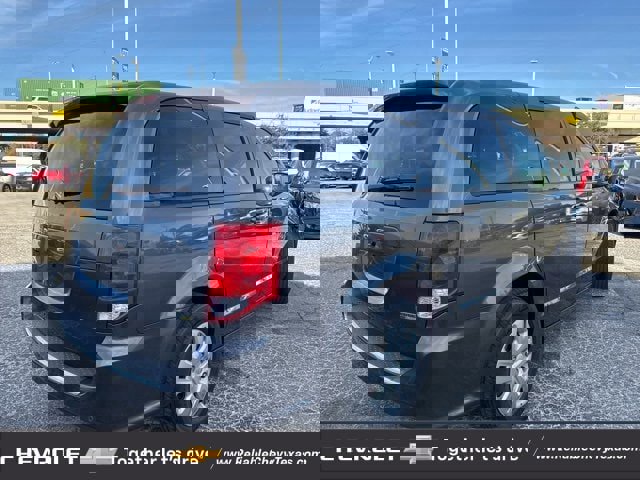 Used 2018 Dodge Grand Caravan SE w/ UConnect Hands-Free Group image 8