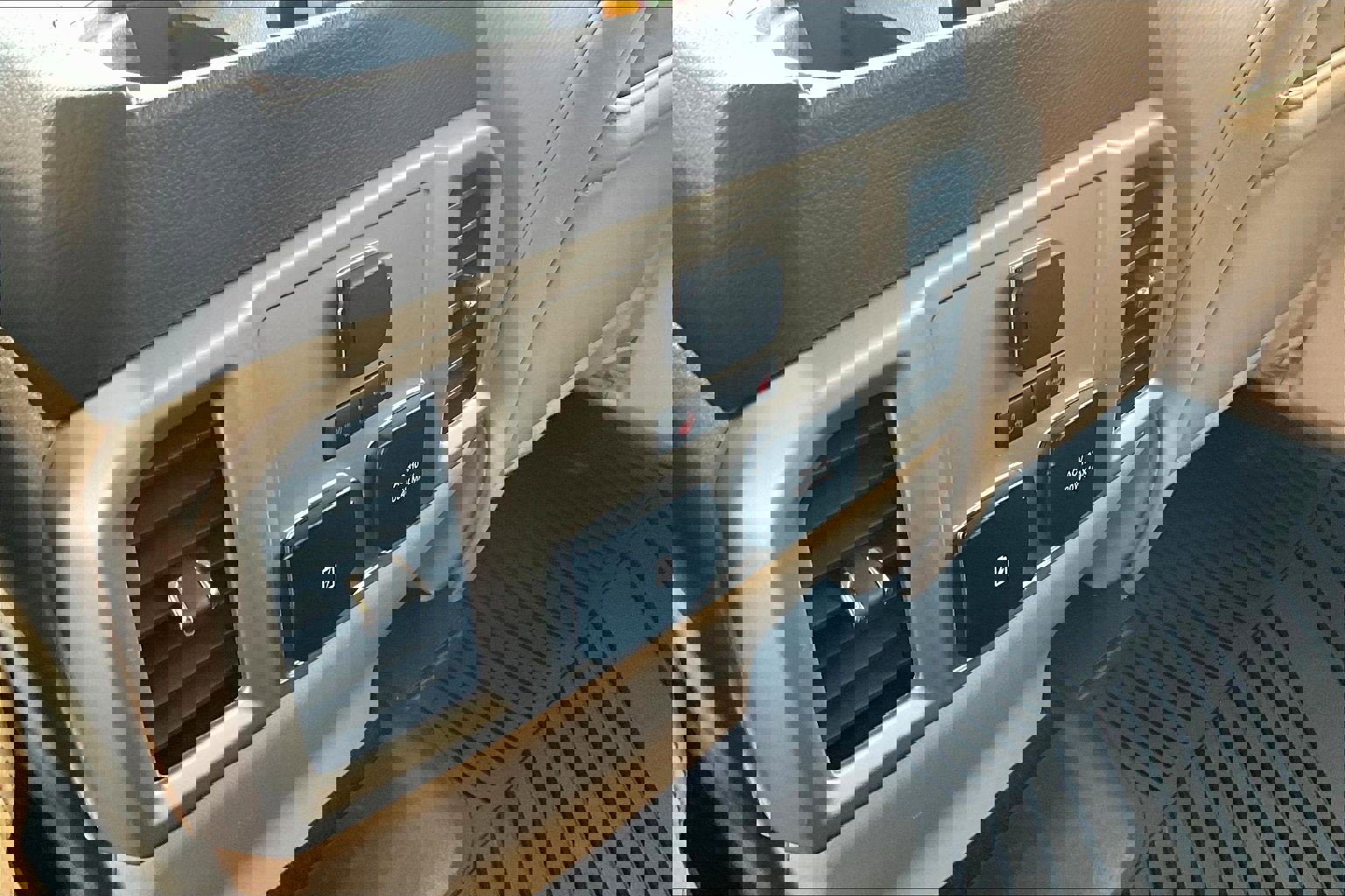 Used 2018 Ford F150 Lariat w/ Equipment Group 502A Luxury image 30