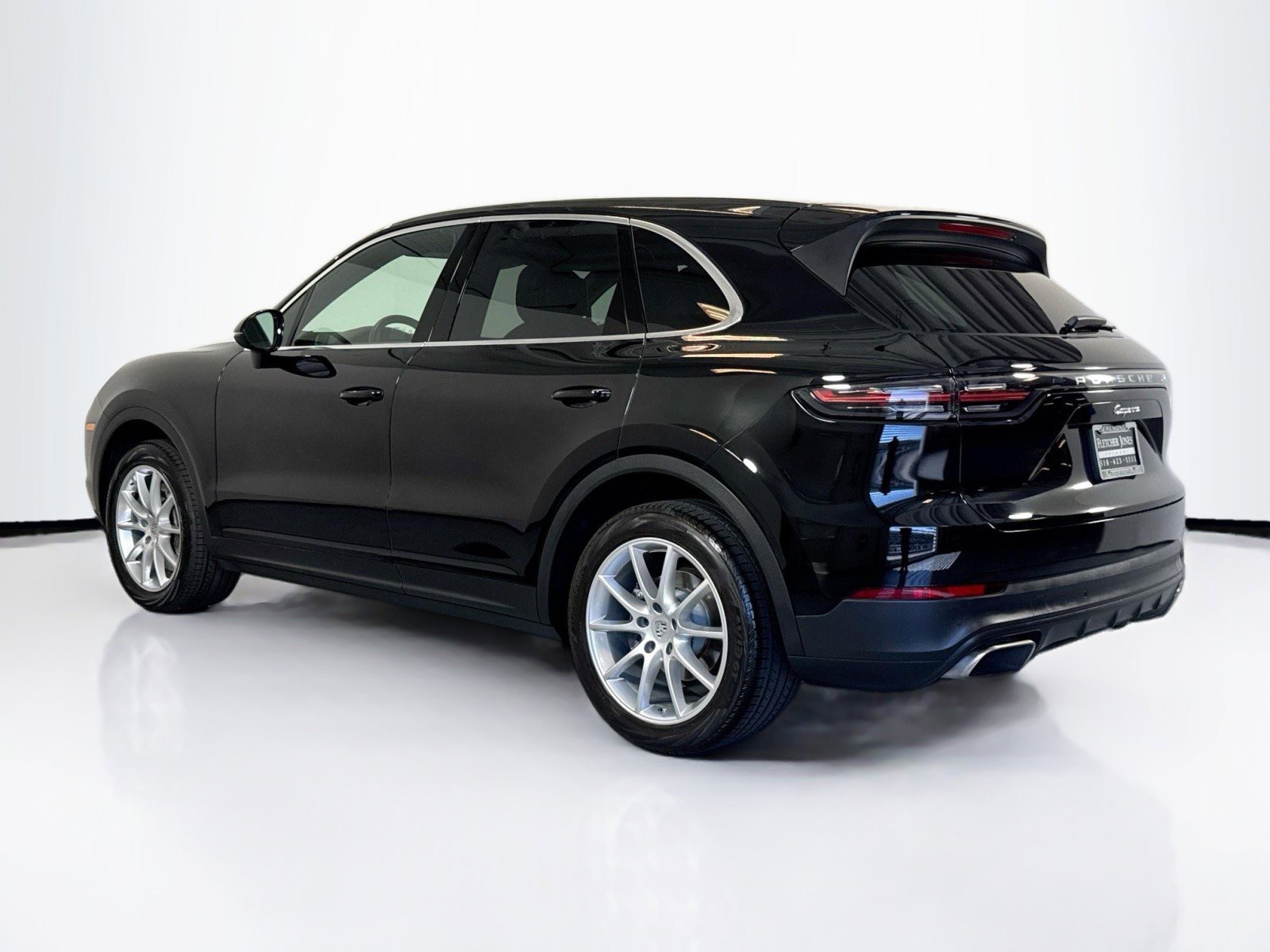 Certified 2023 Porsche Cayenne w/ Premium Package AWD/4WD image 3