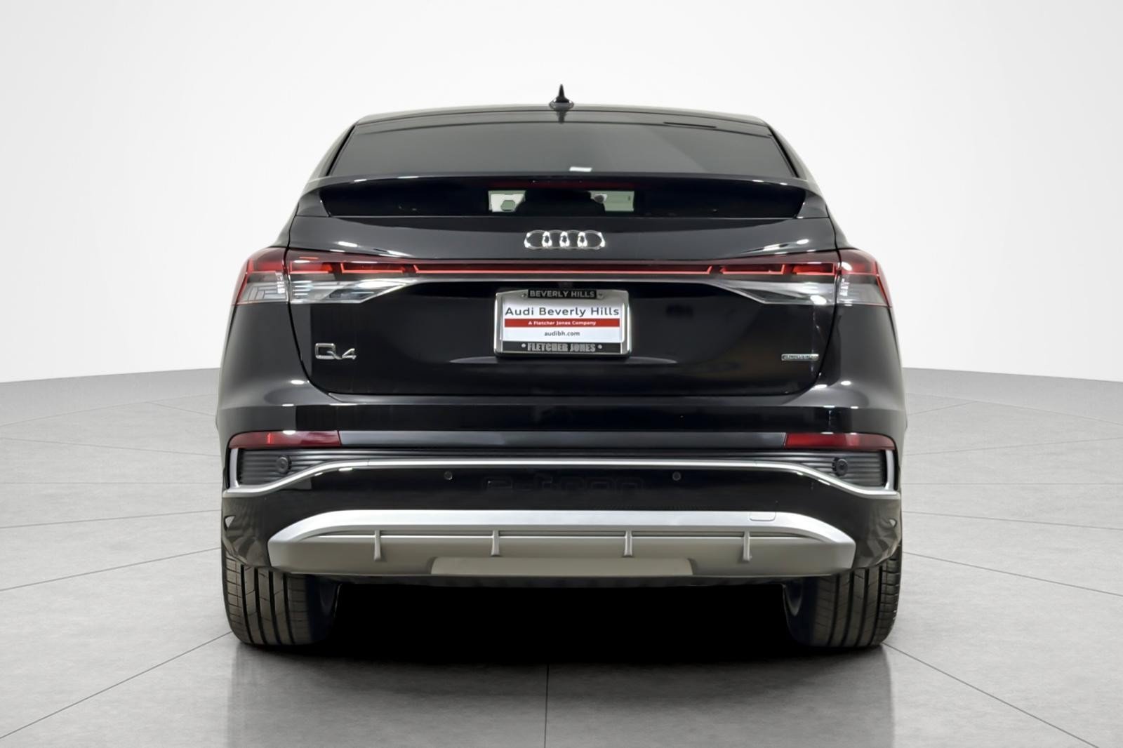 Used 2025 Audi Q4 e-tron Premium Plus w/ Premium Plus AWD/4WD image 4