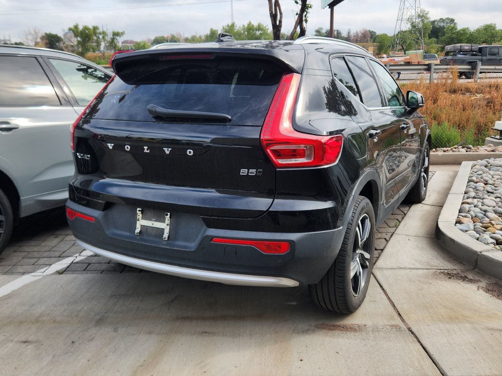 Used 2023 Volvo XC40 B5 Plus AWD/4WD image 10
