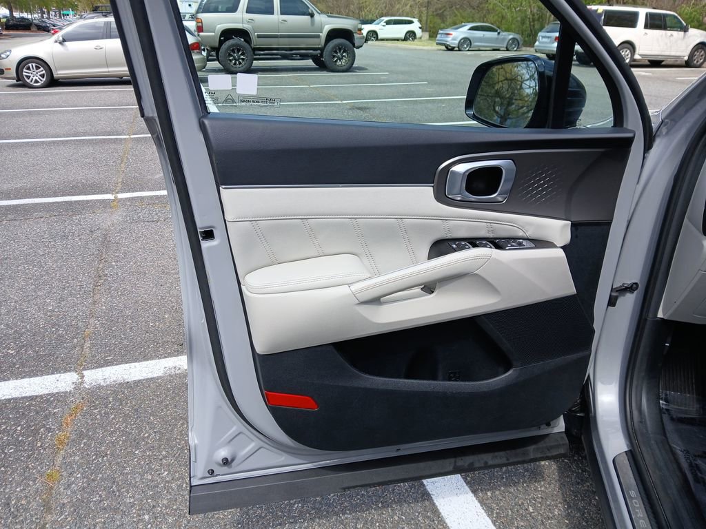 Used 2023 Kia Sorento SX image 18