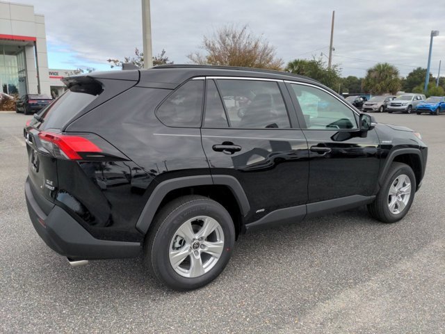 Used 2021 Toyota RAV4 XLE image 4