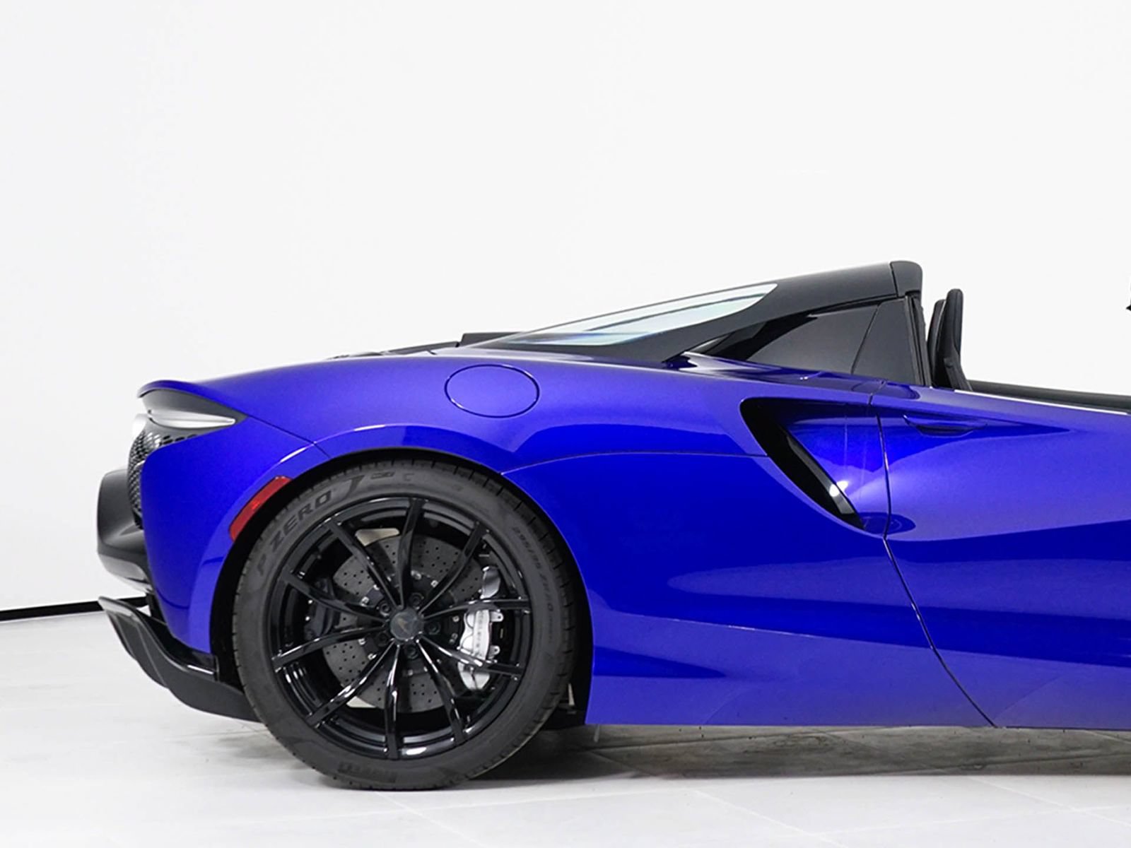 New 2025 McLaren Artura Spider RWD image 15