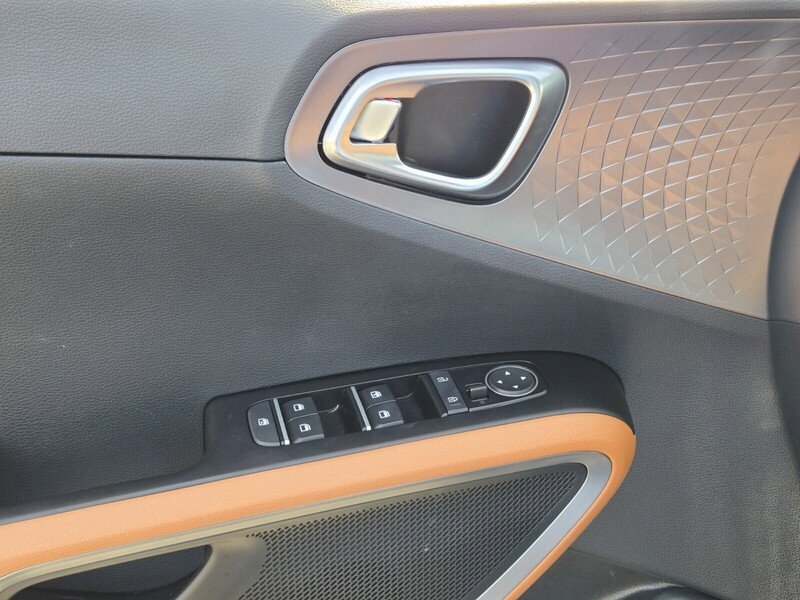 Certified 2025 Kia Soul EX FWD image 17