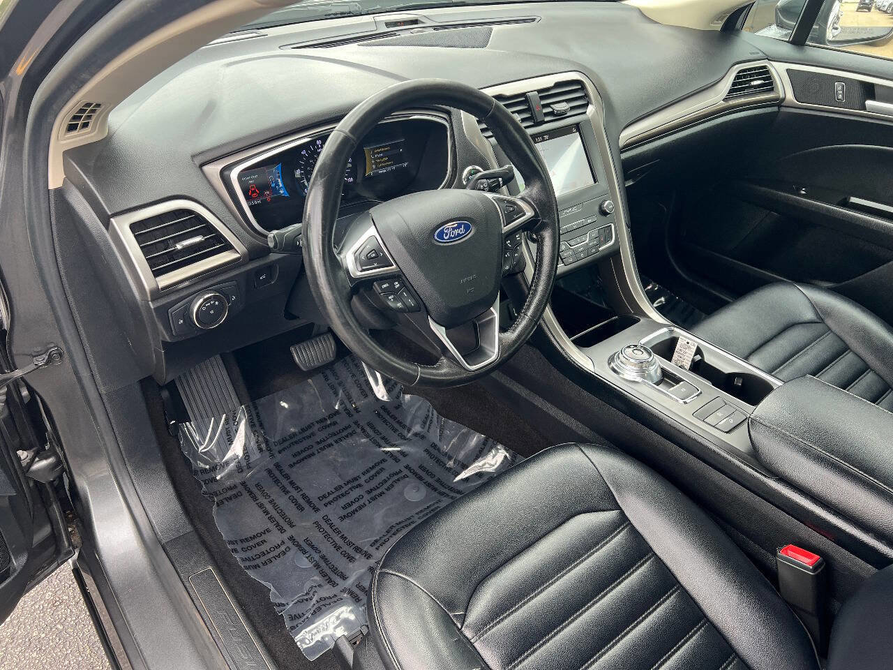 Used 2019 Ford Fusion SEL FWD image 17