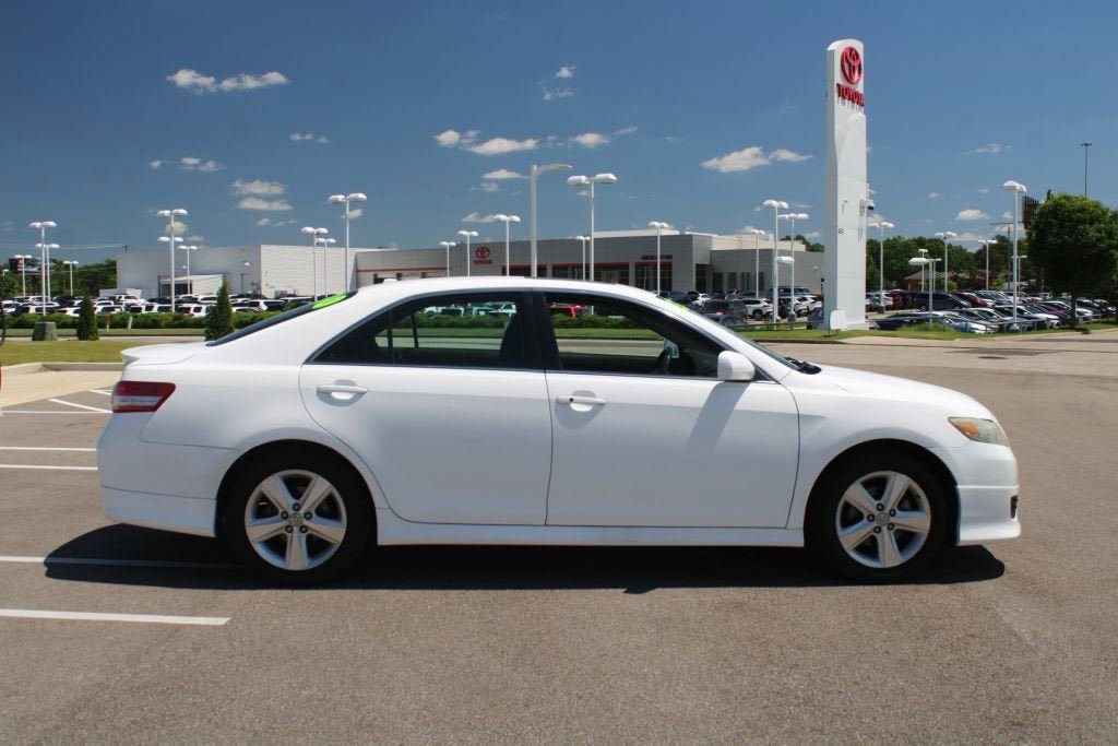 Used 2011 Toyota Camry SE w/ SE Extra-Value Pkg #1 FWD image 13
