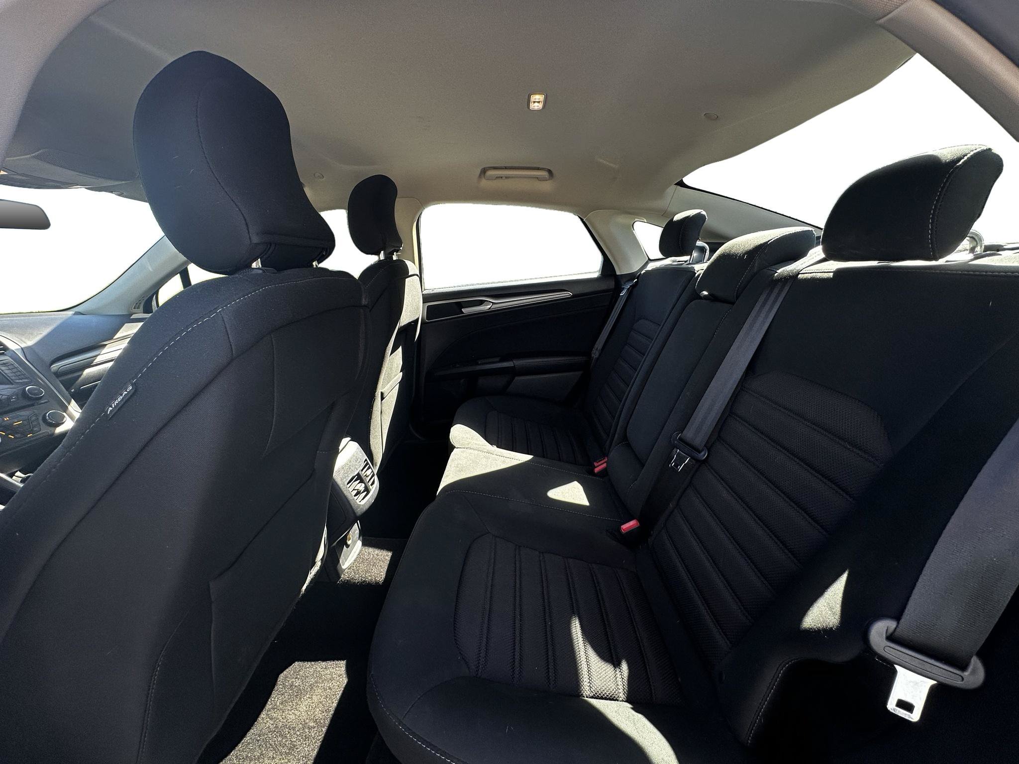 Used 2018 Ford Fusion SE FWD image 22