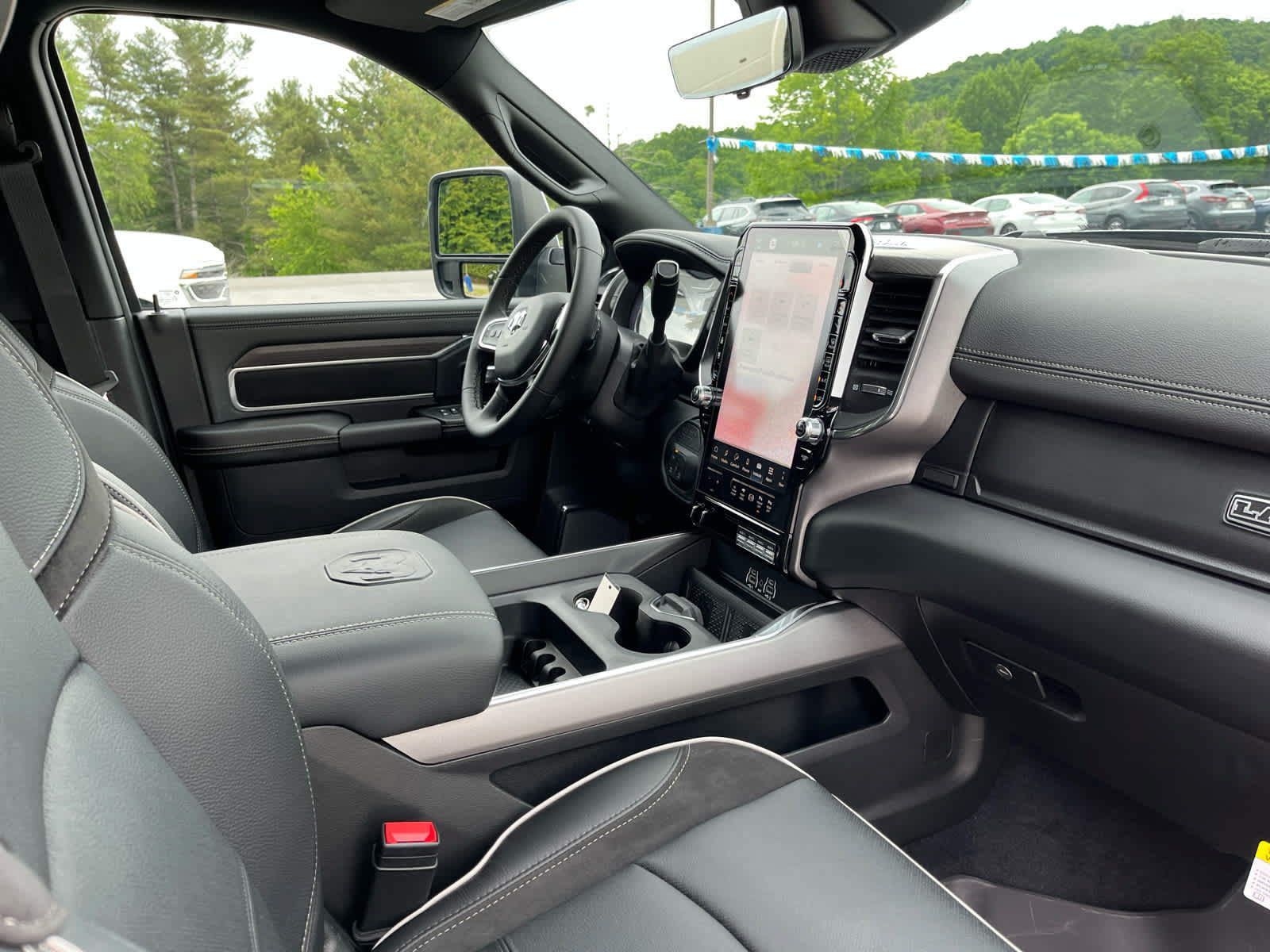 New 2026 RAM 3500 Laramie AWD/4WD image 40