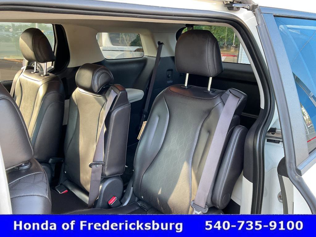 Used 2024 Kia Carnival LX FWD image 25
