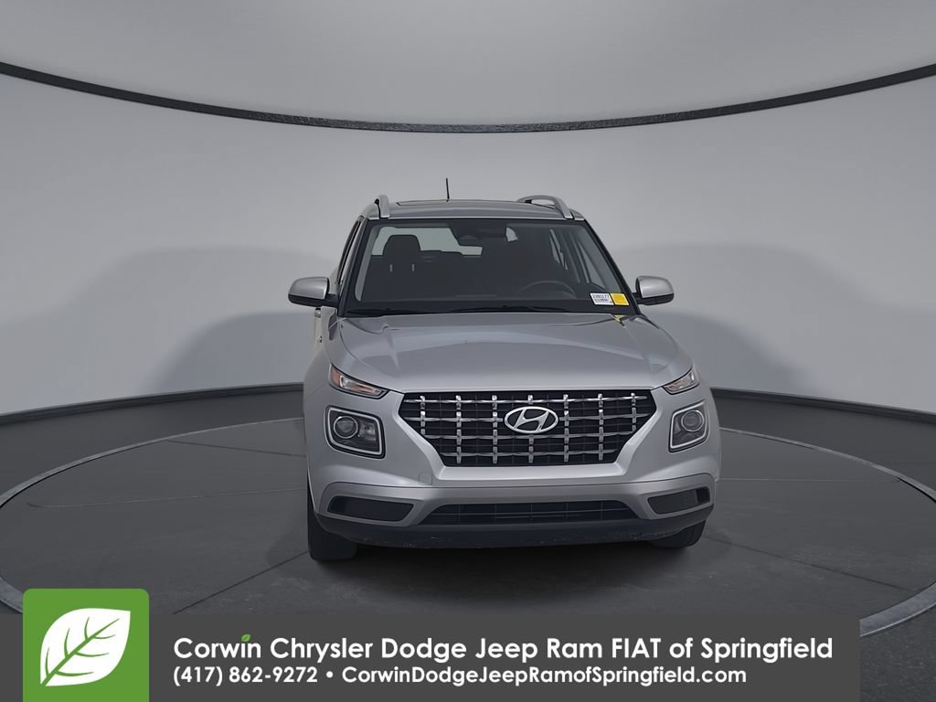 Used 2025 Hyundai Venue SEL FWD image 5