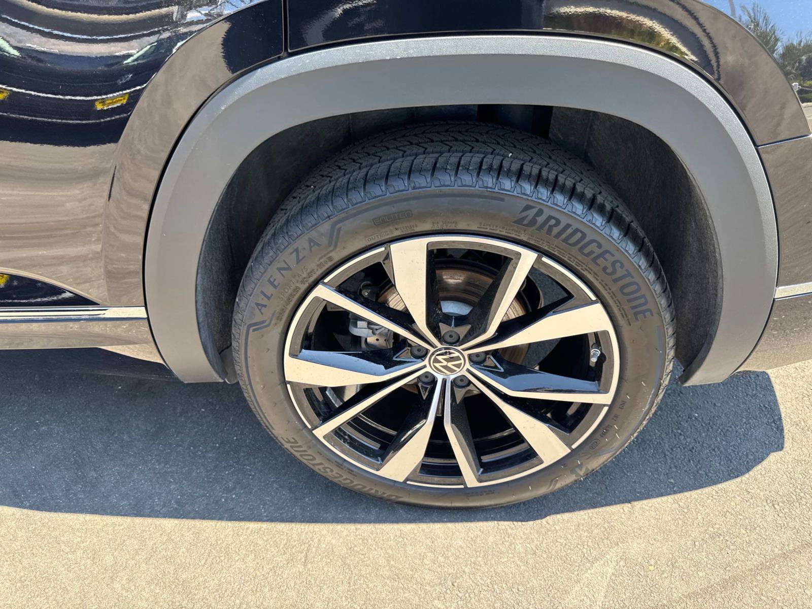 Certified 2025 Volkswagen Atlas SEL Premium R-Line AWD/4WD image 9