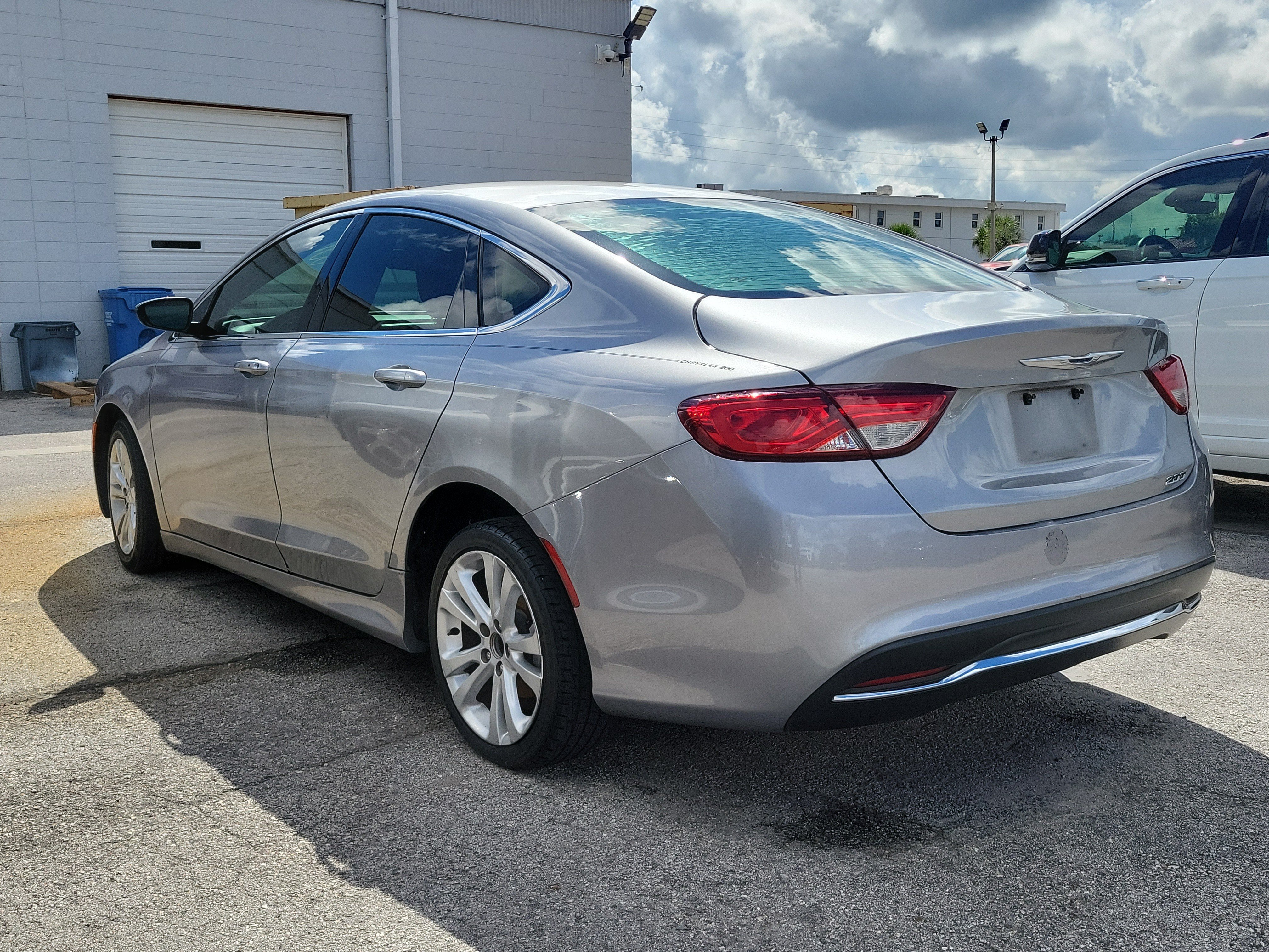 Used 2015 Chrysler 200 Limited FWD image 4