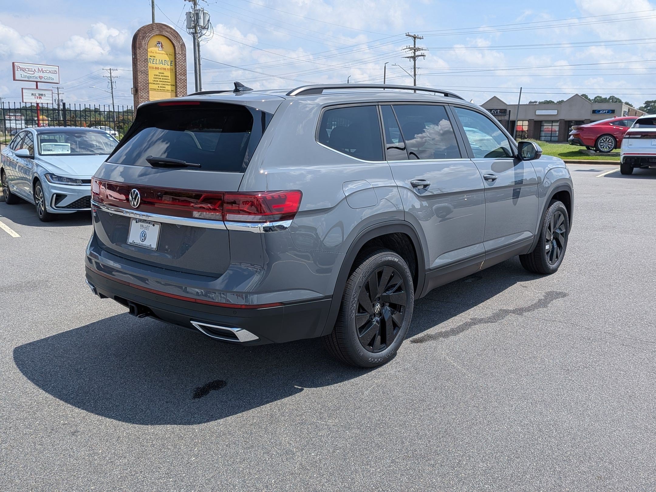 New 2026 Volkswagen Atlas SE FWD image 3