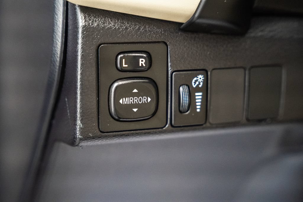 Used 2019 Toyota Corolla LE FWD image 34
