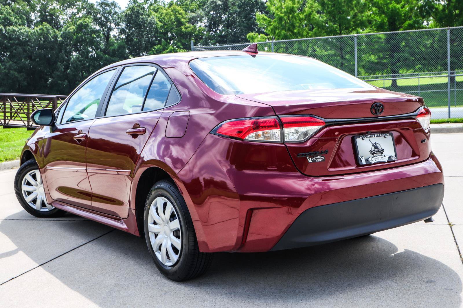 Used 2025 Toyota Corolla LE w/ LE Premium Package FWD image 16