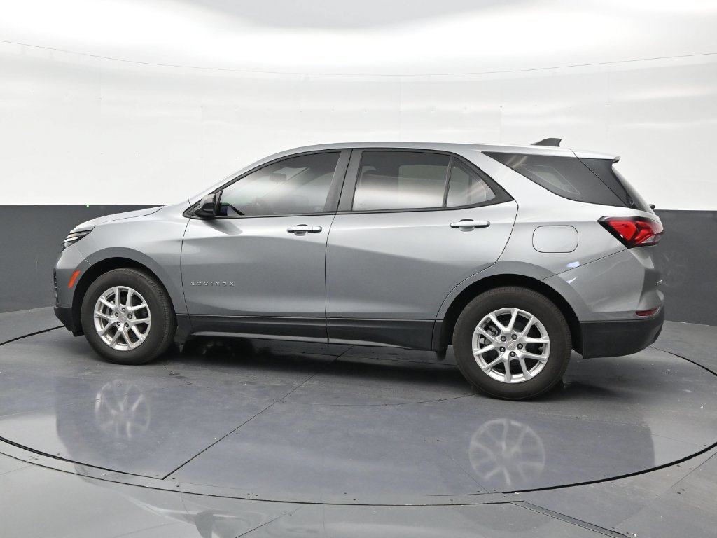 Used 2024 Chevrolet Equinox LS w/ Driver Confidence II Package FWD image 2