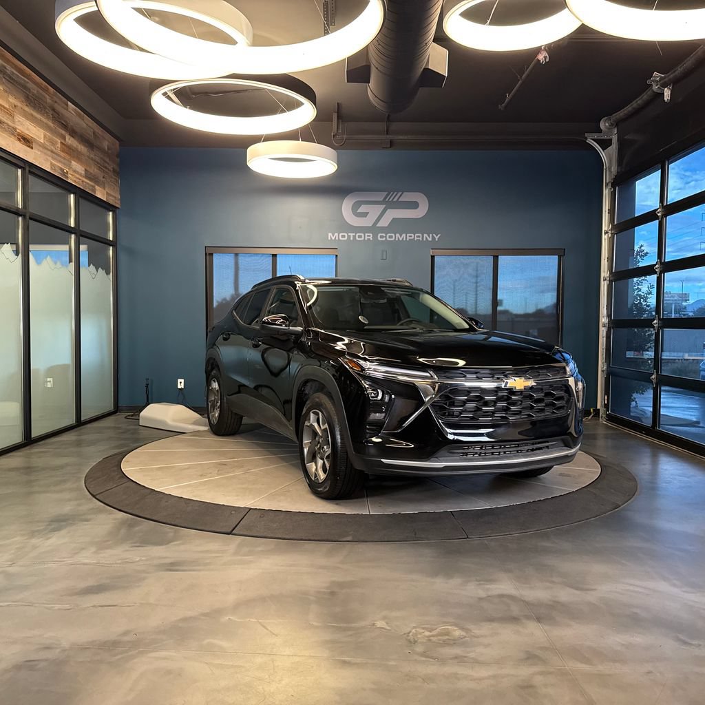 Used 2025 Chevrolet Trax LT w/ LT Convenience Package