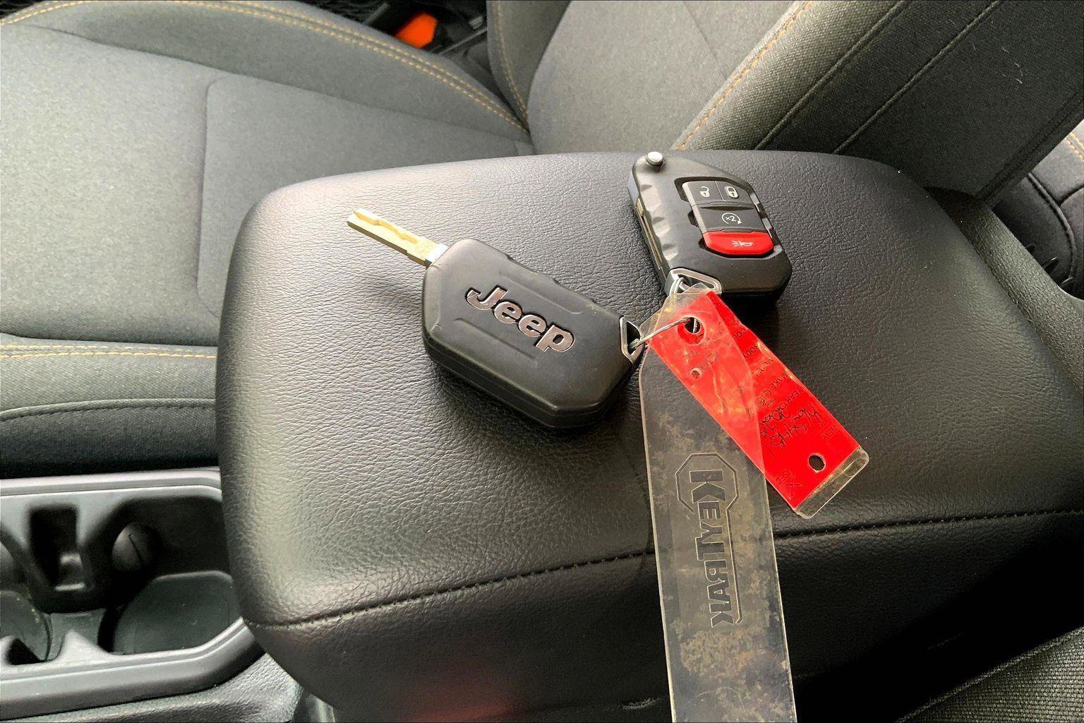 Used 2025 Jeep Wrangler Sport S image 11