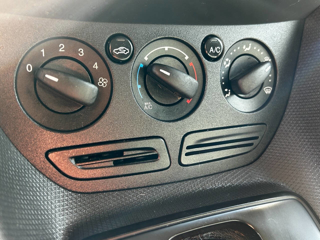 Used 2014 Ford Transit Connect XL image 18