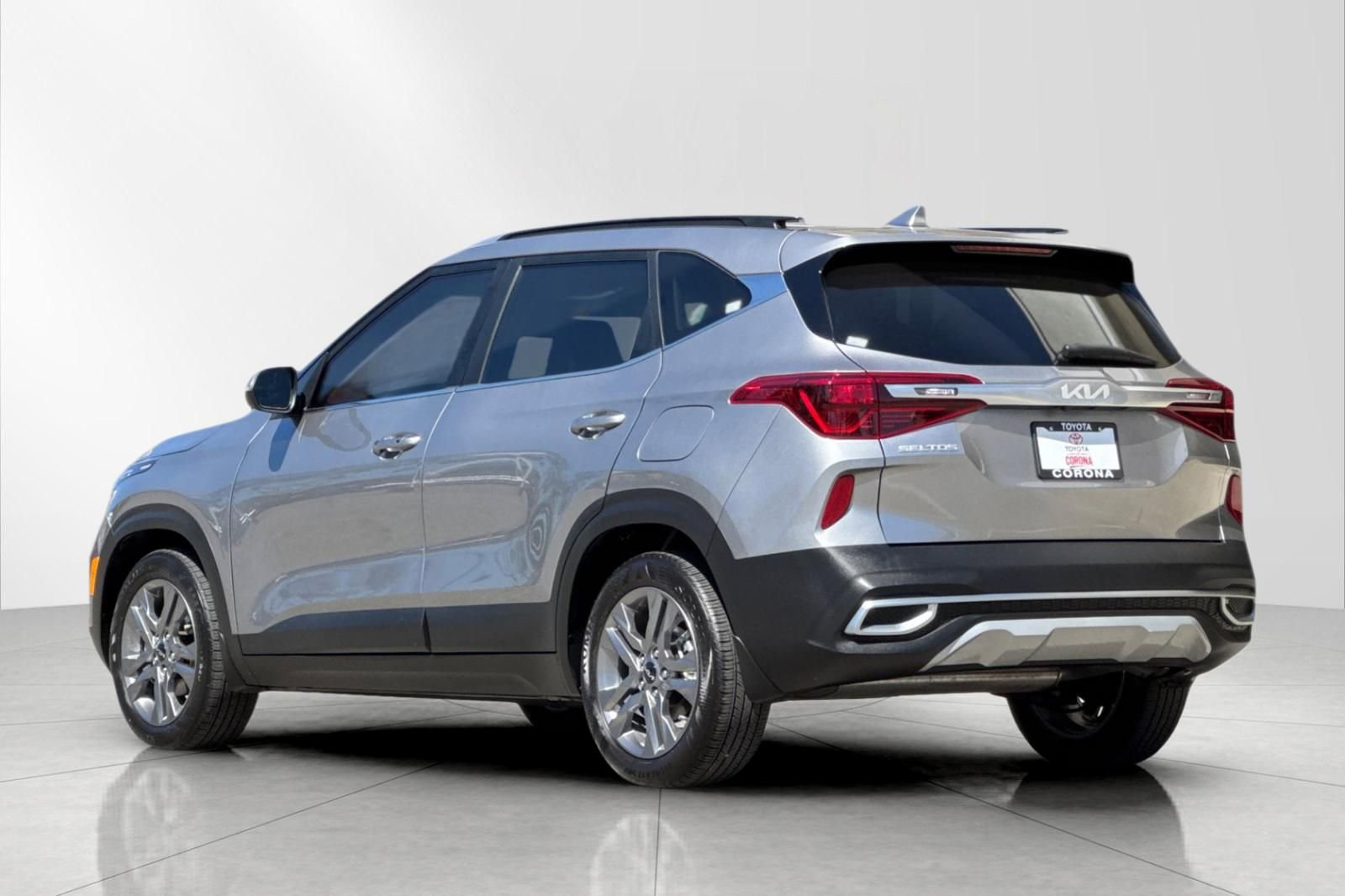 Used 2023 Kia Seltos S w/ Navigation Package image 5