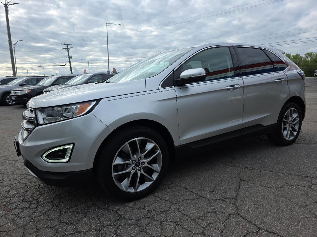 Used 2017 Ford Edge Titanium w/ Technology Package AWD/4WD image 2