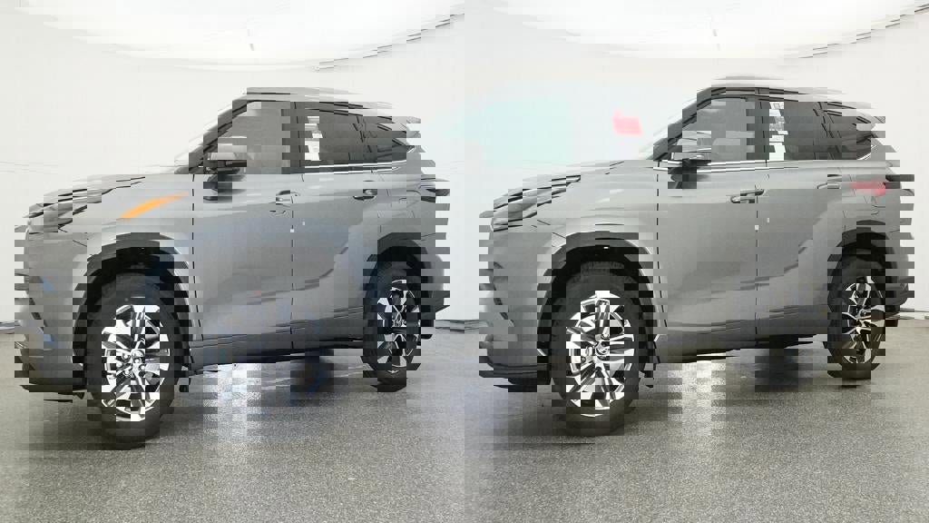New 2026 Toyota Highlander XLE image 18