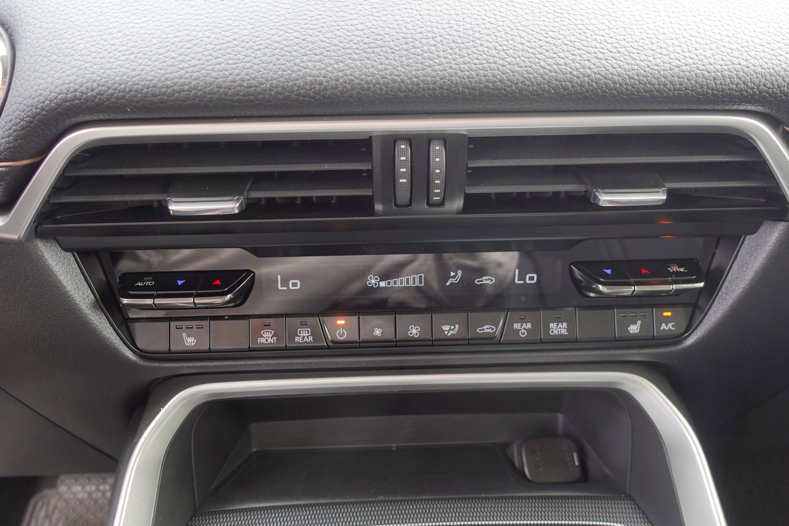 Used 2024 MAZDA CX-90 Plug-In Hybrid w/ Preferred image 18