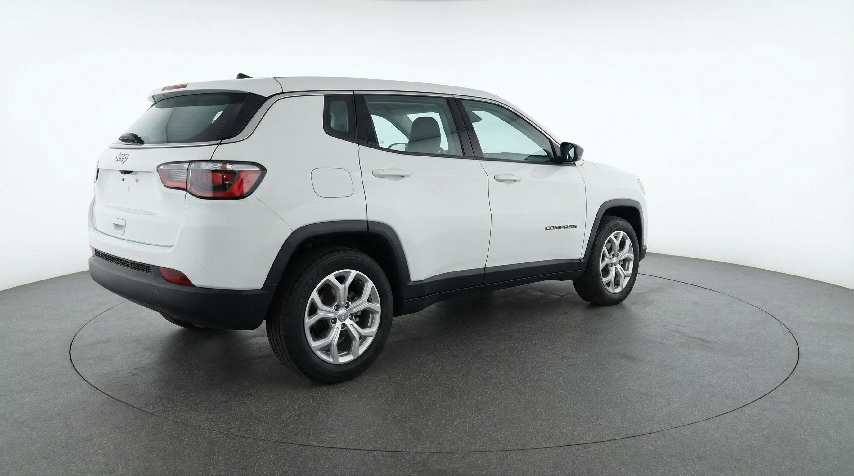 Used 2025 Jeep Compass Latitude image 9