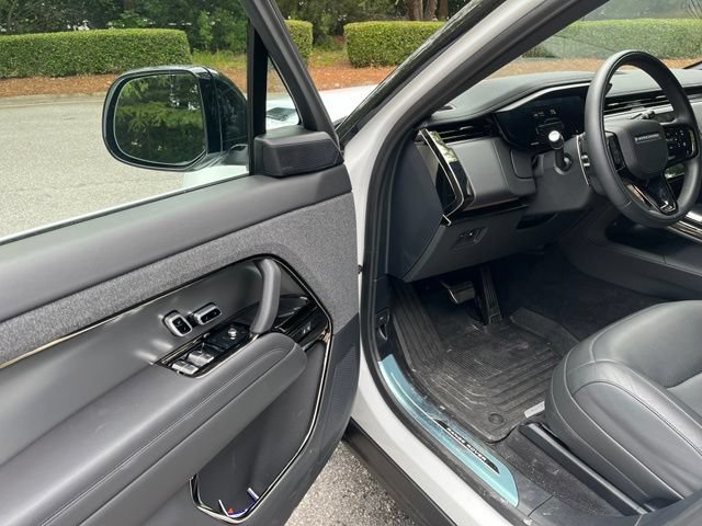 Certified 2025 Land Rover Range Rover Sport Dynamic SE AWD/4WD image 4