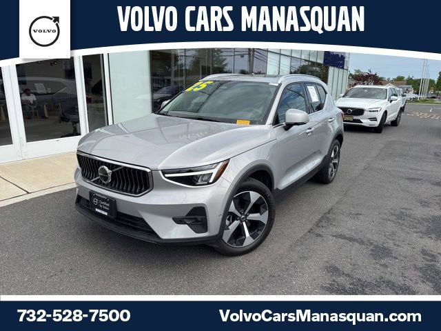 Certified 2025 Volvo XC40 B5 Plus AWD/4WD image 1