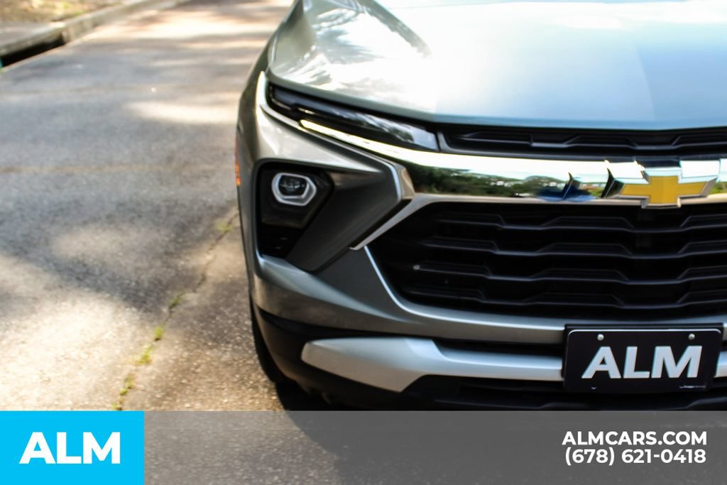 Used 2025 Chevrolet TrailBlazer LT FWD image 11
