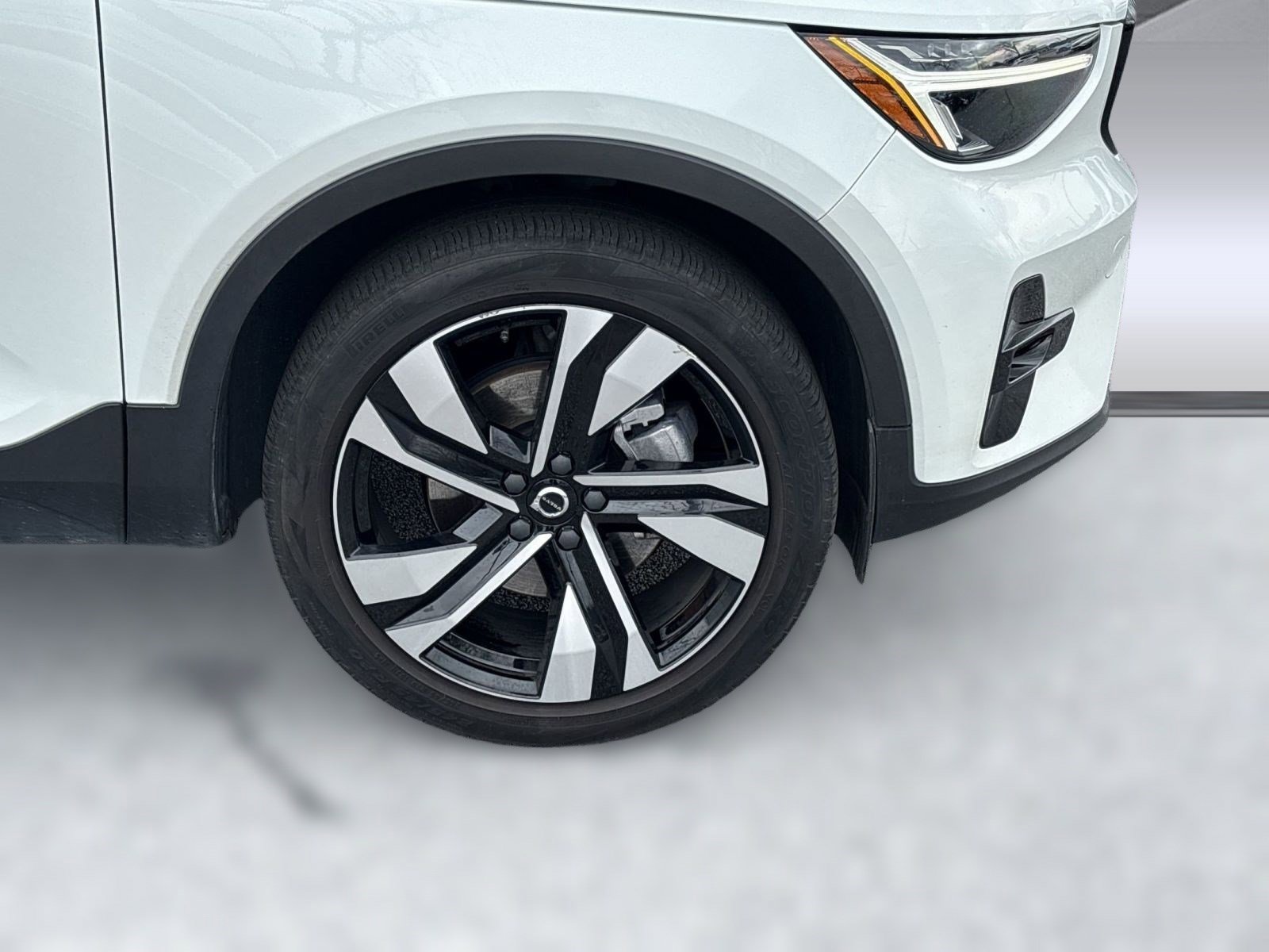 Certified 2023 Volvo XC40 B5 Plus w/ Climate Package image 11