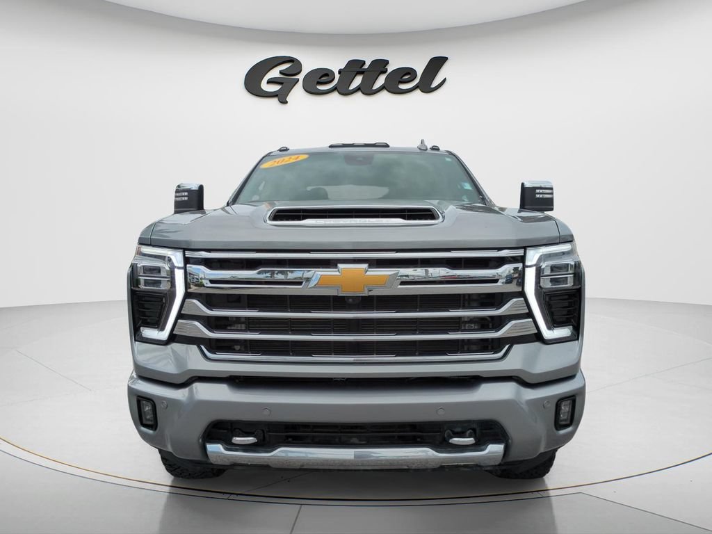 Used 2024 Chevrolet Silverado 2500 High Country w/ High Country Premium Package AWD/4WD image 2