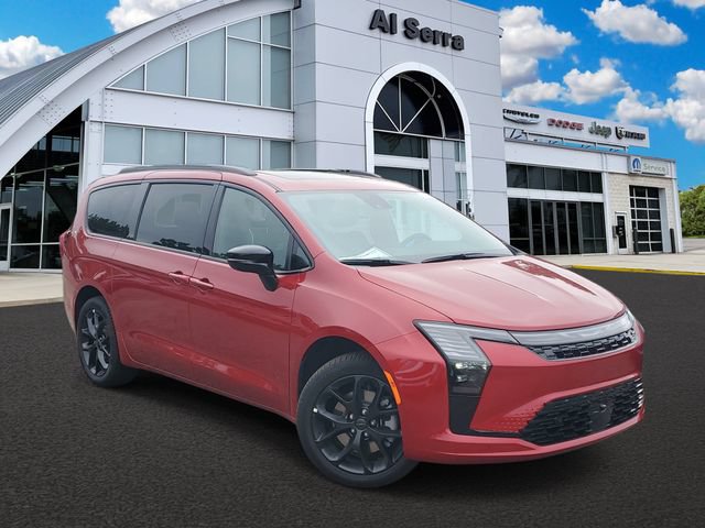 New 2027 Chrysler Pacifica Limited w/ Family Tech Group
