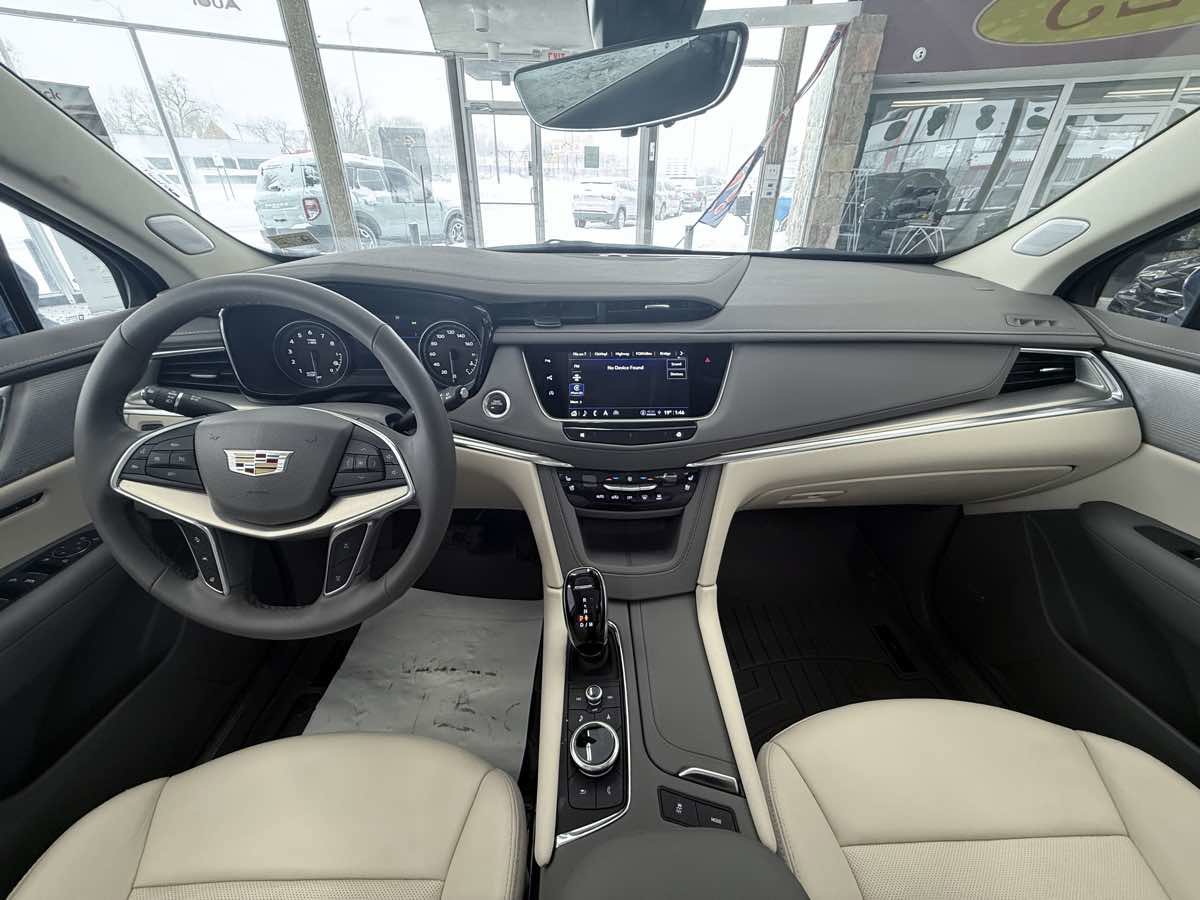 Used 2025 Cadillac XT5 Premium Luxury w/ Technology Package image 24