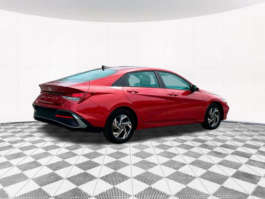 New 2024 Hyundai Elantra SEL w/ Convenience Package image 12