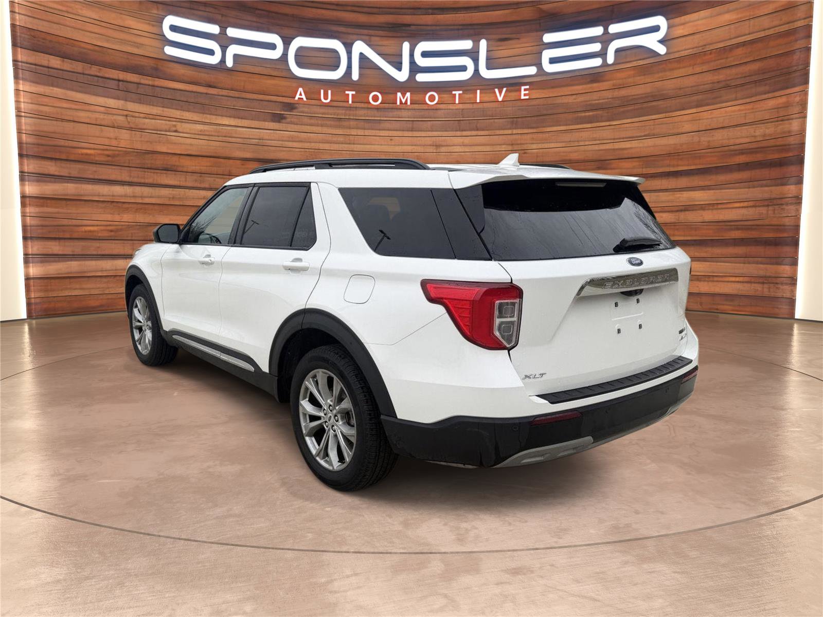 Used 2024 Ford Explorer XLT w/ Equipment Group 202A image 3