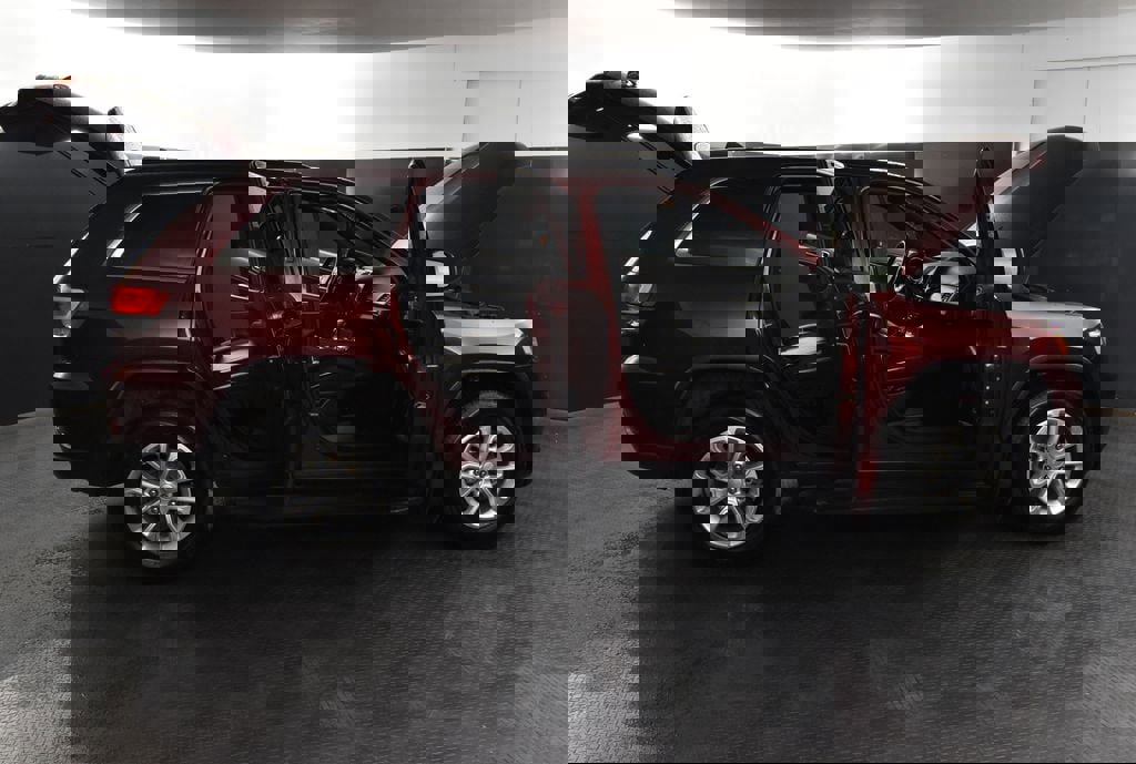 Used 2022 Jeep Grand Cherokee Laredo X image 36