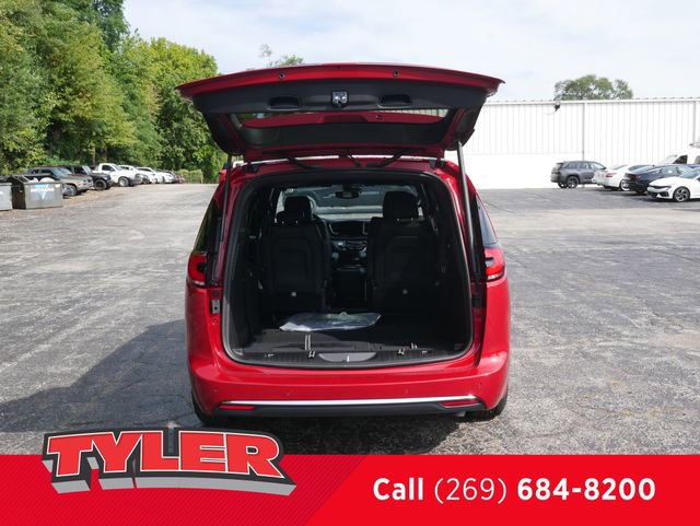 New 2026 Chrysler Pacifica Select FWD image 16