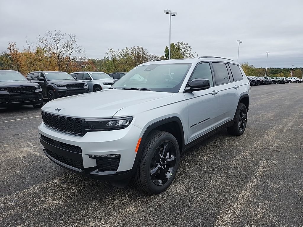 New 2025 Jeep Grand Cherokee L Limited w/ Black Appearance Package AWD/4WD image 7