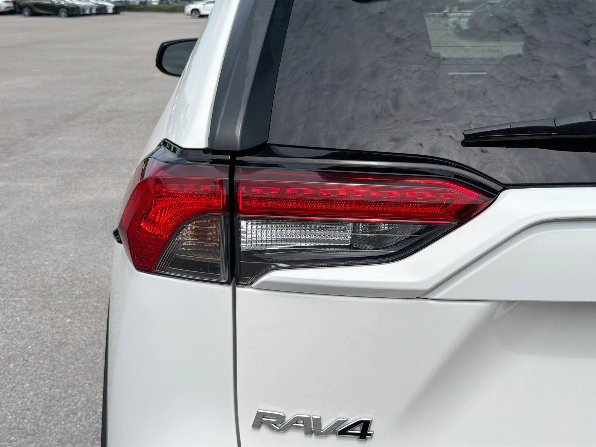 Used 2019 Toyota RAV4 LE FWD image 10