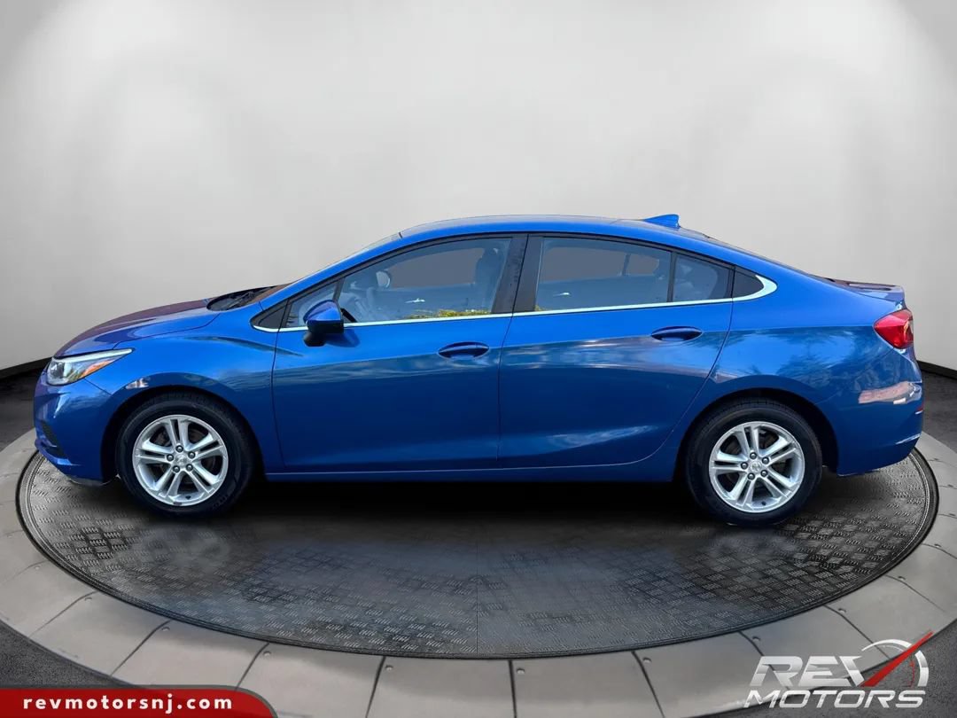 Used 2016 Chevrolet Cruze LT FWD image 2