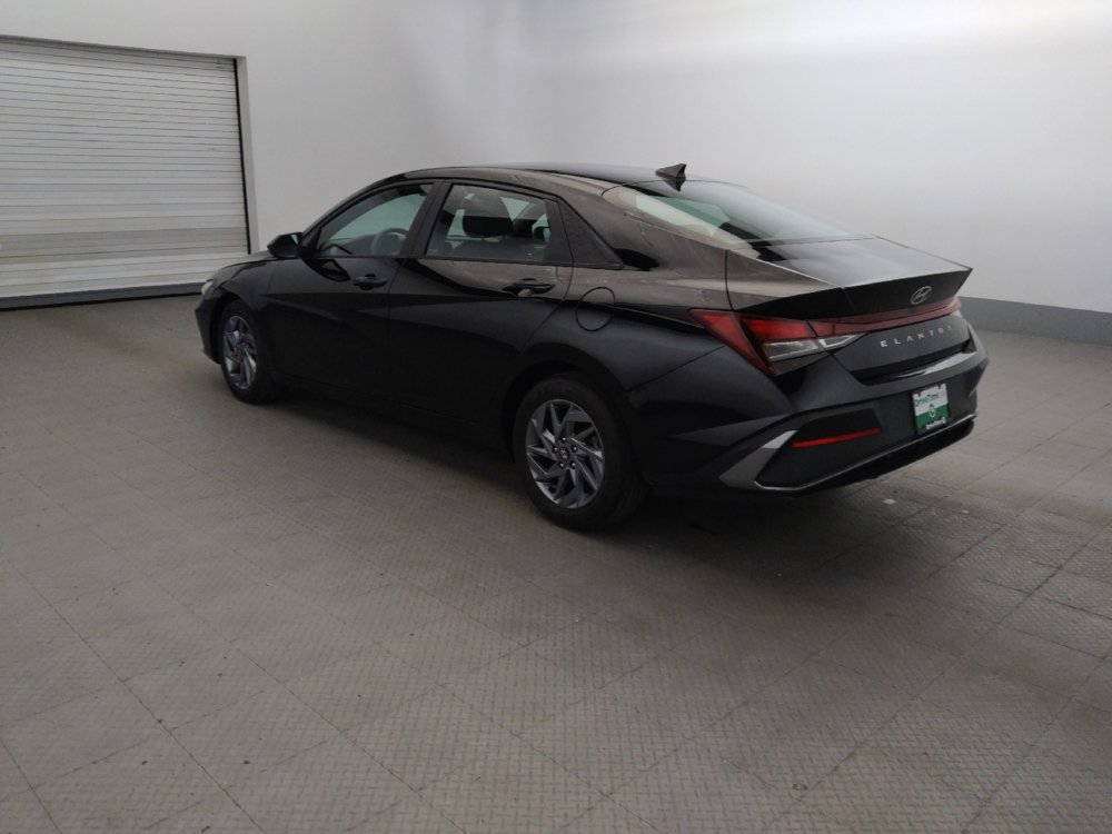 Used 2024 Hyundai Elantra SEL FWD image 3