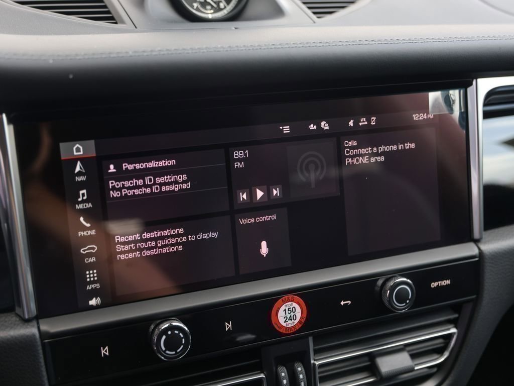 Certified 2025 Porsche Macan image 18