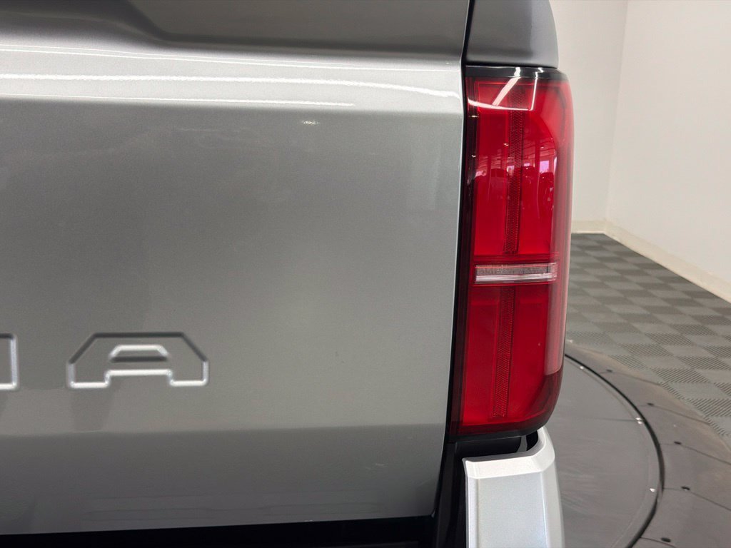 Certified 2025 Toyota Tacoma SR5 AWD/4WD image 14